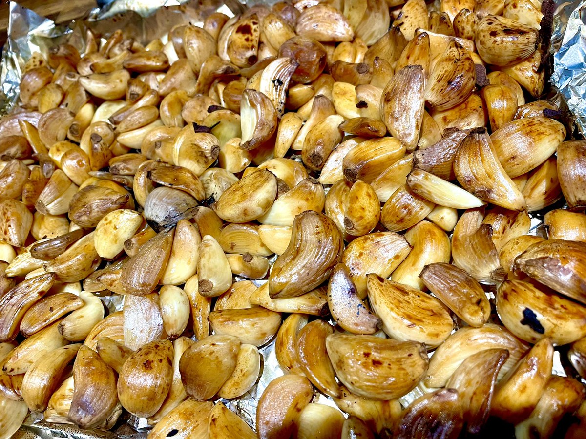 DevonChilliMan's tweet image. Gibbering Smoke 🌶️🔥💨 is a labour of love ❤️ alright …

The garlic 🧄,Bramley Apples 🍏 &amp;amp; Gibbering Idiot 🌶️💥 chillies have now had 20 hours in the Bradley Smoker UK using Oak bisquettes 💨💨💨💨 now time to get the pan on and make some for all my  patient DCM customers