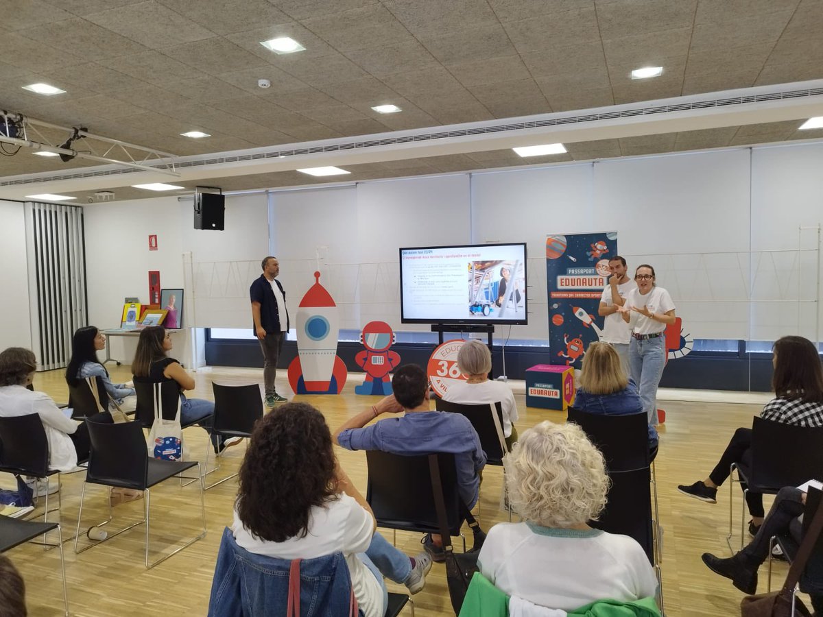 <a href="/ViladecansTweet/">AjuntamentViladecans</a> <a href="/MesEducacioSA/">Més educació</a> L’equip de #PassaportEdunauta de <a href="/educacio360/">Educació 360</a> i <a href="/mesEduCoop/">+Educació Cooperativa</a>  expliquem les fites del 🚀curs 22/23 i els reptes del curs vinent per seguir creixent a més territoris i seguir potenciant estratègies d’equitat en l’accés i la qualitat del catàleg d’activitat