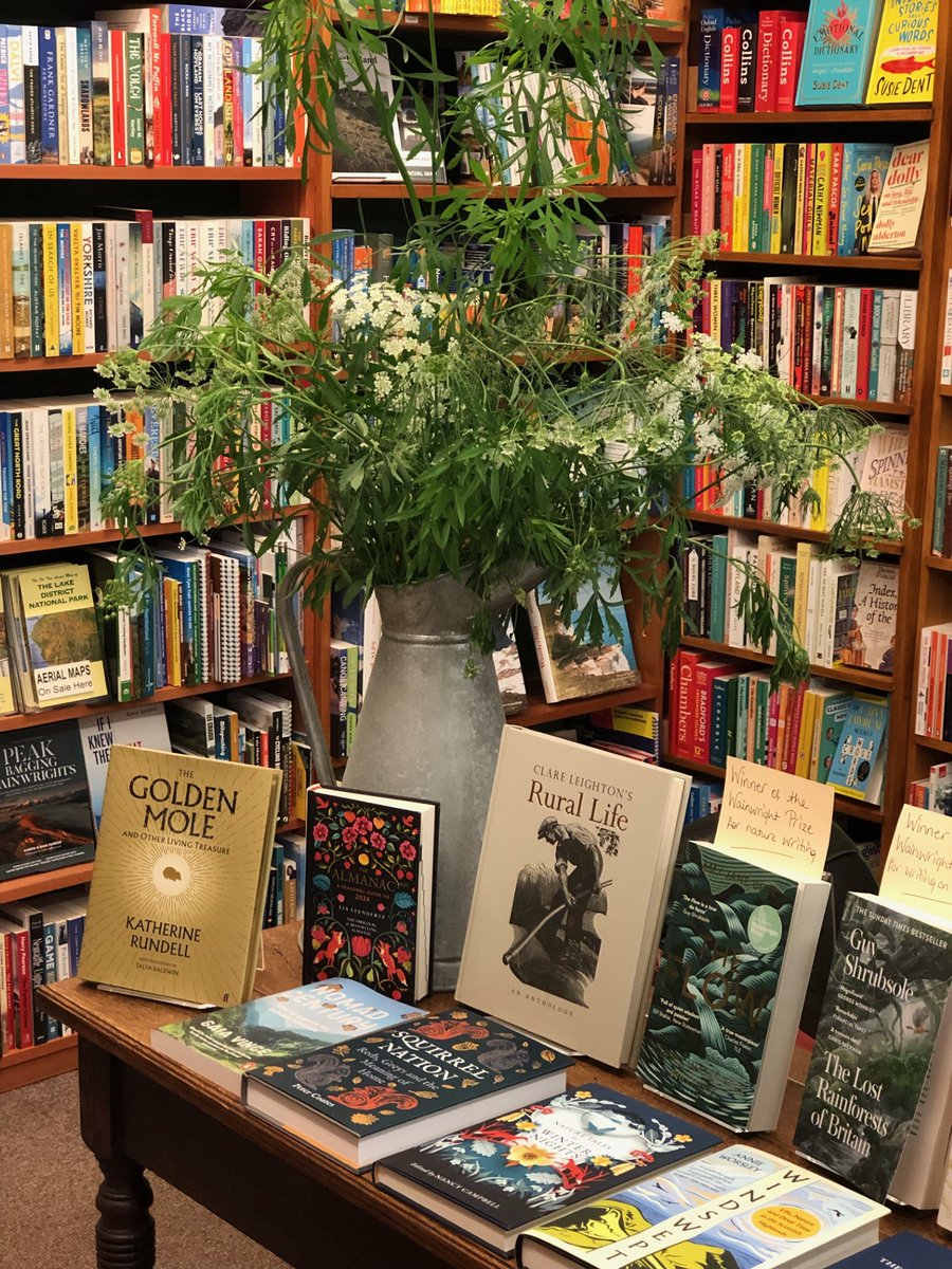 Despite the wintry turn the weather's taken we still have lush greenery on display nature writing-wise here at Cogito. @wainwrightprize winners @guyshrubsole and @AmyJaneBeer sit alongside a beautiful #ClareLeighton anthology fr. @bodleianlibs, #NancyCampbell + #KatherineRundell