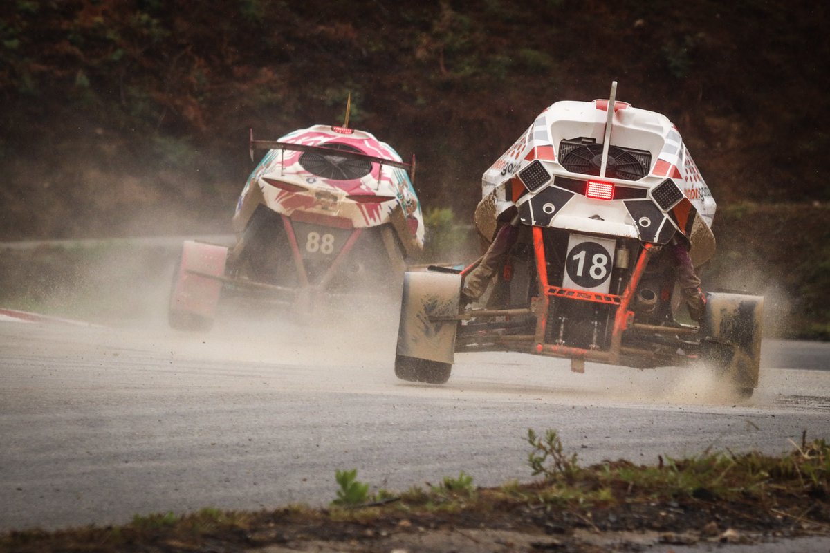 CERX_RFEDA's tweet photo. 📺 Si te perdiste la tormenta perfecta de #Rallycross que preparó la @escuderiacb ➡️ https://t.co/FVVztomWBT

Lluvia y condiciones difíciles ⛈️ que marcaron el tercer #RXWeekend de la temporada 🔝

#CERX https://t.co/82wuhVg6WJ