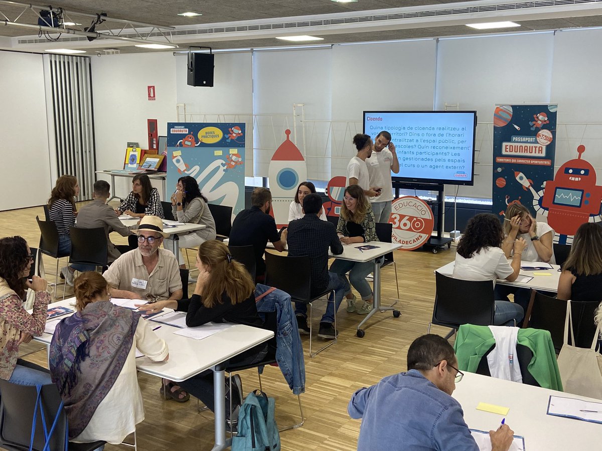 educacio360's tweet photo. @ViladecansTweet @MesEducacioSA @mesEduCoop @urirocaolle @MartaRequeno MARKET PLACE! Com s’ho fan els altres territoris per construir equips diversos?Com cerquem noves destinacions d’aprenentatge? O l’acompanyament dels infants i famílies? Aprendre dels altres equips i les seves pràctiques i detectar necessitats és un espai de gran valor per avançar https://t.co/UQU1PdaW9z