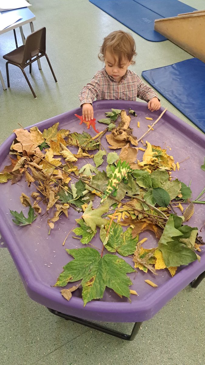 SBFamiliesProj's tweet photo. Autumn fun in our preschool this morning! 🍁🍁🍁 #sbfp #shepherdsbushfamiliesproject #preschool #familiesproject https://t.co/4LzNALbZK2