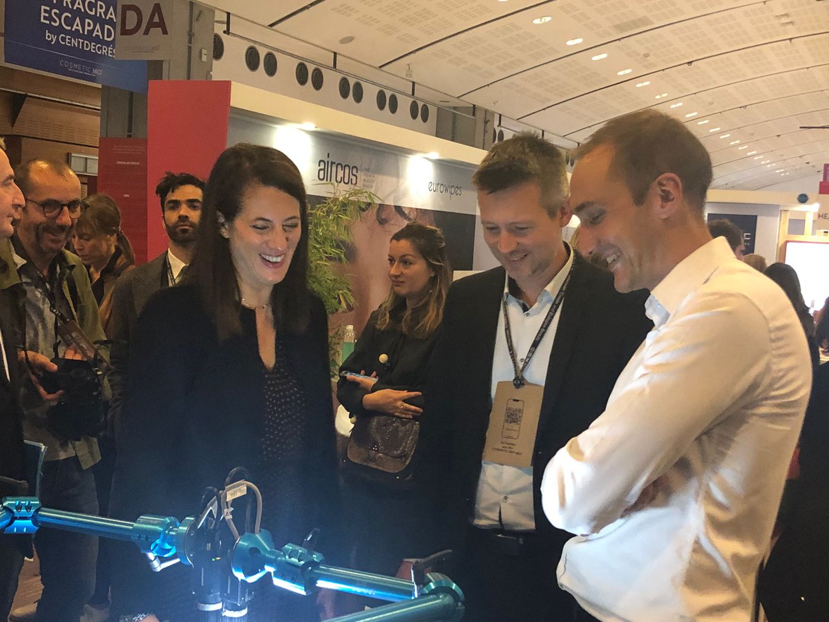 Pole_Systematic's tweet photo. 🔛 @Cosmetic360 :  Visite d'@ADublanche en compagnie de Marc-Antoine Jamet (@LVMH) sur l'espace "L'Essence des Deep Tech" (stand DB50) à la rencontre de nos membres : @Axemtec @scortex @mc_ledger 
Merci à @ChooseIDF @iledefrance &amp; @CosmeticValley https://t.co/C9j4iPlZTv