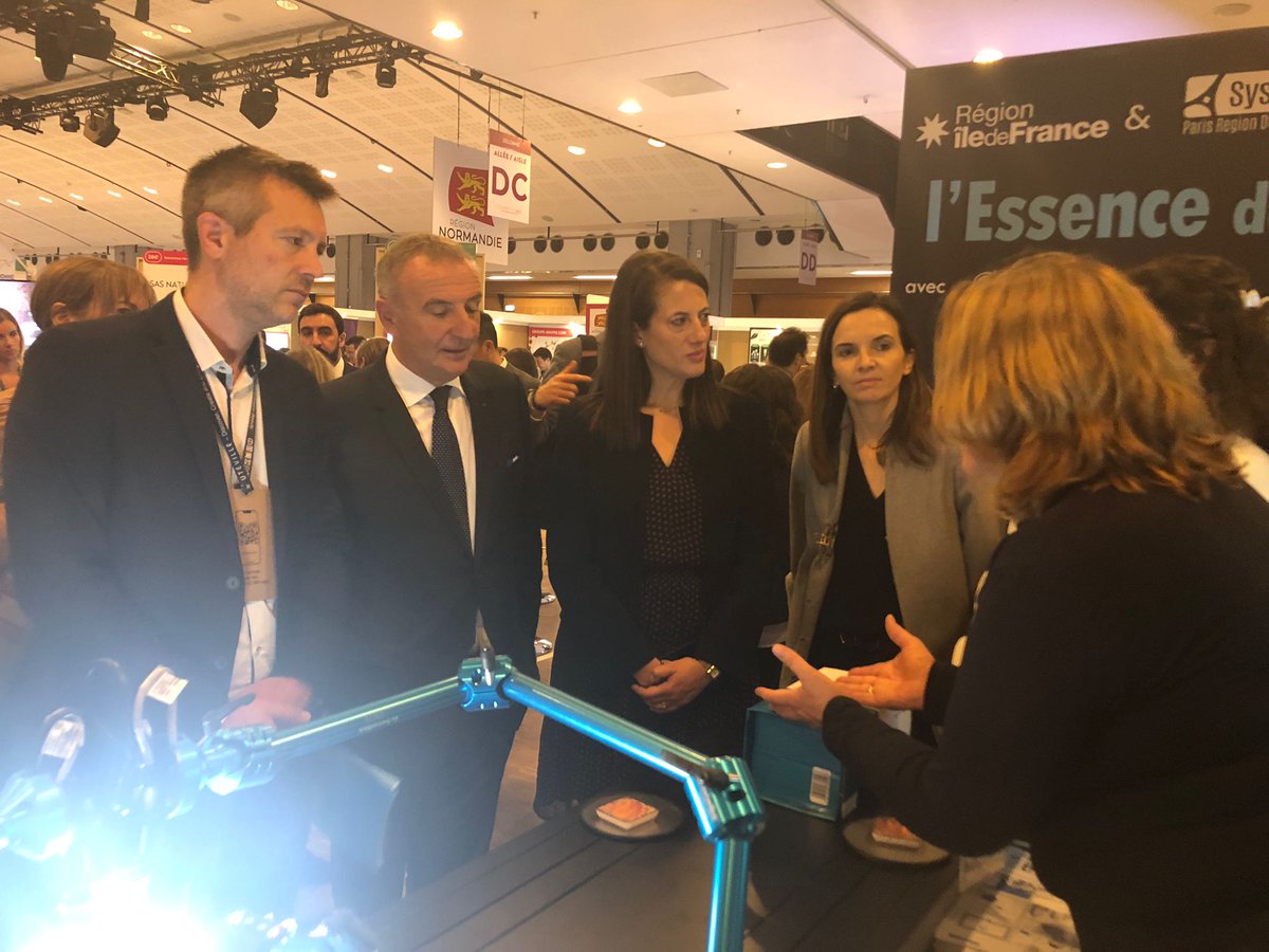 Pole_Systematic's tweet photo. 🔛 @Cosmetic360 :  Visite d'@ADublanche en compagnie de Marc-Antoine Jamet (@LVMH) sur l'espace "L'Essence des Deep Tech" (stand DB50) à la rencontre de nos membres : @Axemtec @scortex @mc_ledger 
Merci à @ChooseIDF @iledefrance &amp; @CosmeticValley https://t.co/C9j4iPlZTv