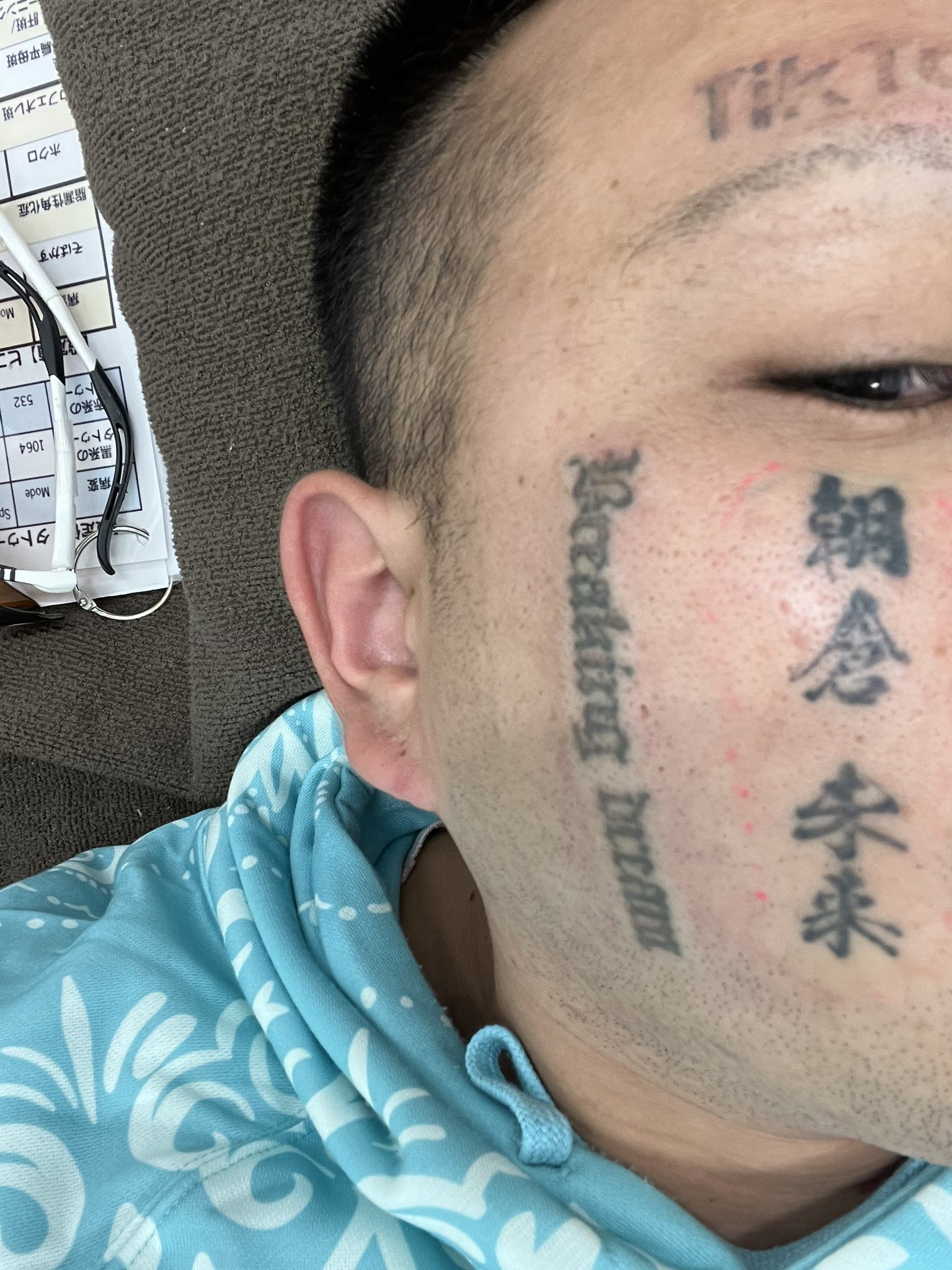 人は入れ墨を見て顔を見る　他一冊 Amazon.co.jp: 人は入れ墨を見て顔を見る : 斎藤卓志: 本