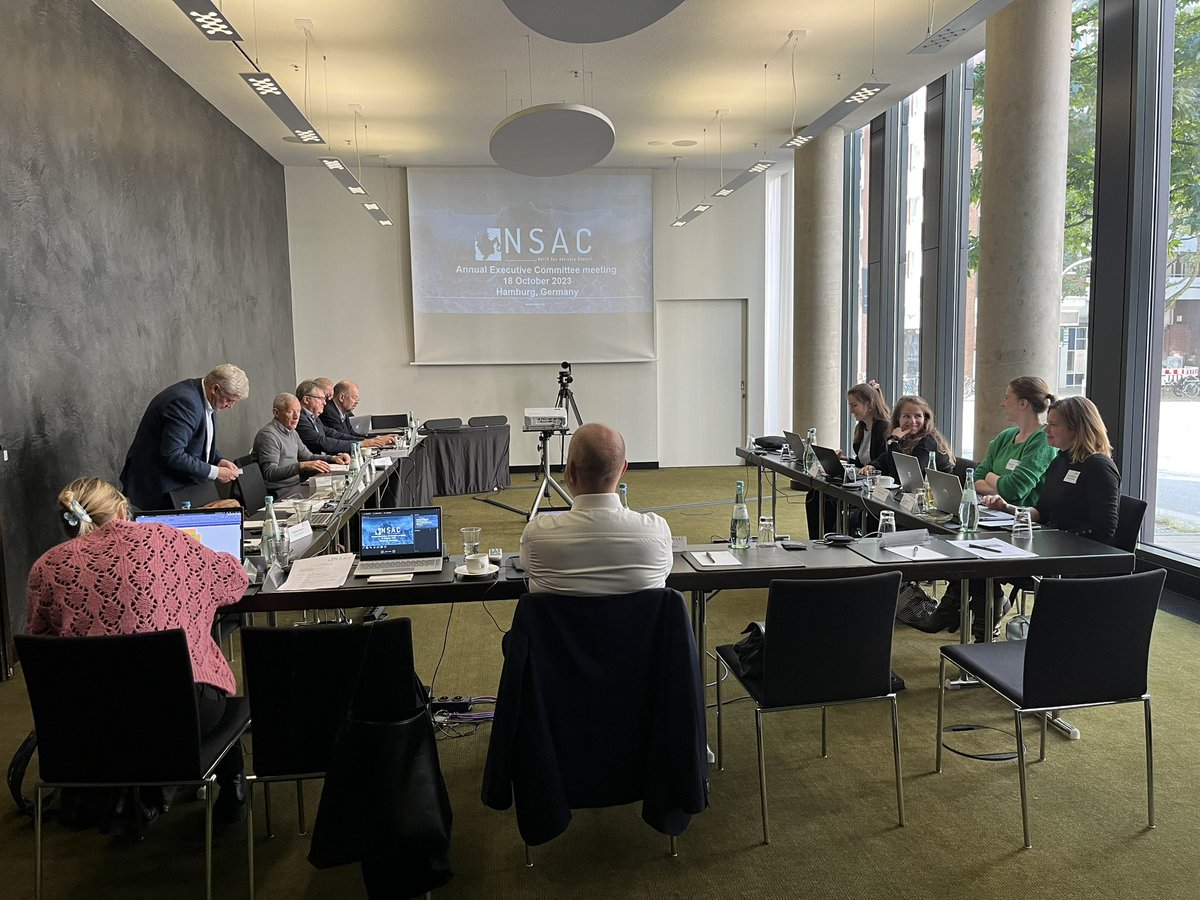 ExCom in sunny Hamburg 🔆 Thomas Bregeon @EU_MARE updating us on bi- and trilateral (EU-UK-NO) negotiations. On the agenda also: 🪫 decarbonisation 📽️ control reg 🐟 fisheries package ⚙️ innovative gear 🤝 Brexit 🗣️ elections 📑 admin and finance update