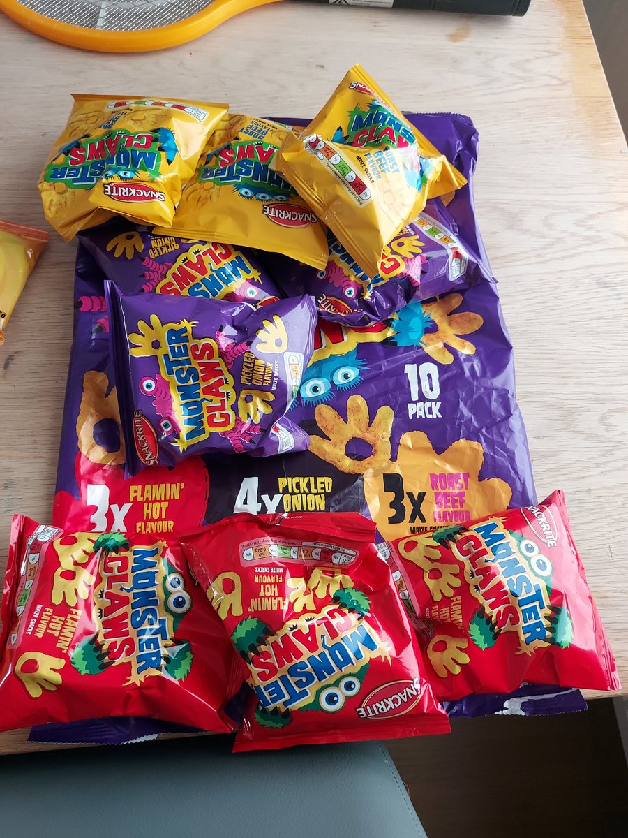weebabyamy's tweet photo. @AldiUK is there a production shortage at your factory? Only got 9 packs of crisps in this bag https://t.co/cDqJ74JZhG