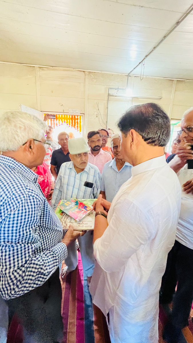 shailesh_sotta's tweet photo. દર્ભાવતી(ડભોઈ) તાલુકાના ચાણોદ ગામે પ્રાથમિક શાળામાં નવીન "પુસ્તકાલય" નું ઉ્ઘાટન કર્યું. આ પુસ્તકાલય વિદ્યાર્થીઓના જીવન ઘડતર માટે મદદરૂપ થશે.
#Sotta #MLAShaileshSotta #Darbhavati #Chanod #Vadodara #BJP https://t.co/trEcZzRhx0