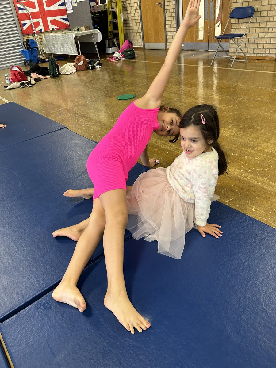 Some paired acrobatics today too! Teamwork 💪🏼 <a href="/SHSBoysPrep/">SHS || Boys' Prep</a> <a href="/SHSGirlsPrep/">SHS || Girls' Prep</a>