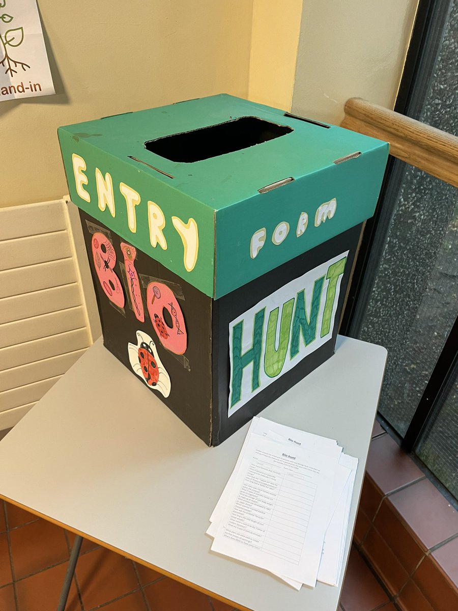 bhs_biodept's tweet image. #BiologyWeek going well so far with the BioHunt providing lots of lunchtime fun for our junior pupils as they search our school for the answers to the clues they have been given. Lots more to come this week @RoyalSocBio @RSB_NI_branch
