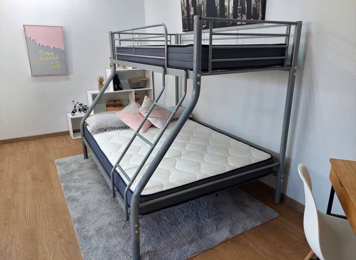 Os presento la maravillosa:
LITERA MATRIMONIAL !!!

Para intentar follar con vuestra pareja mientras vuestre hije ve cómo hacéis el ridículo y os echa cacahuetes.