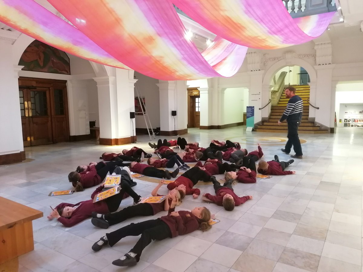 CymerPrimary's tweet photo. We have arrived! What a lovely morning exploring colour through art. #expressivearts #capchestnut @glynnviv https://t.co/TgtpA6uUyl