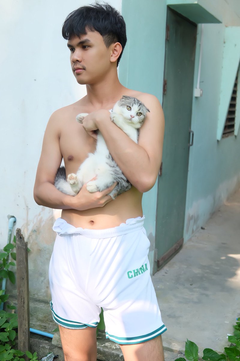 NonNatchanon19's tweet photo. แมวผมอ้วนไหมครับ https://t.co/oBLd27E75f