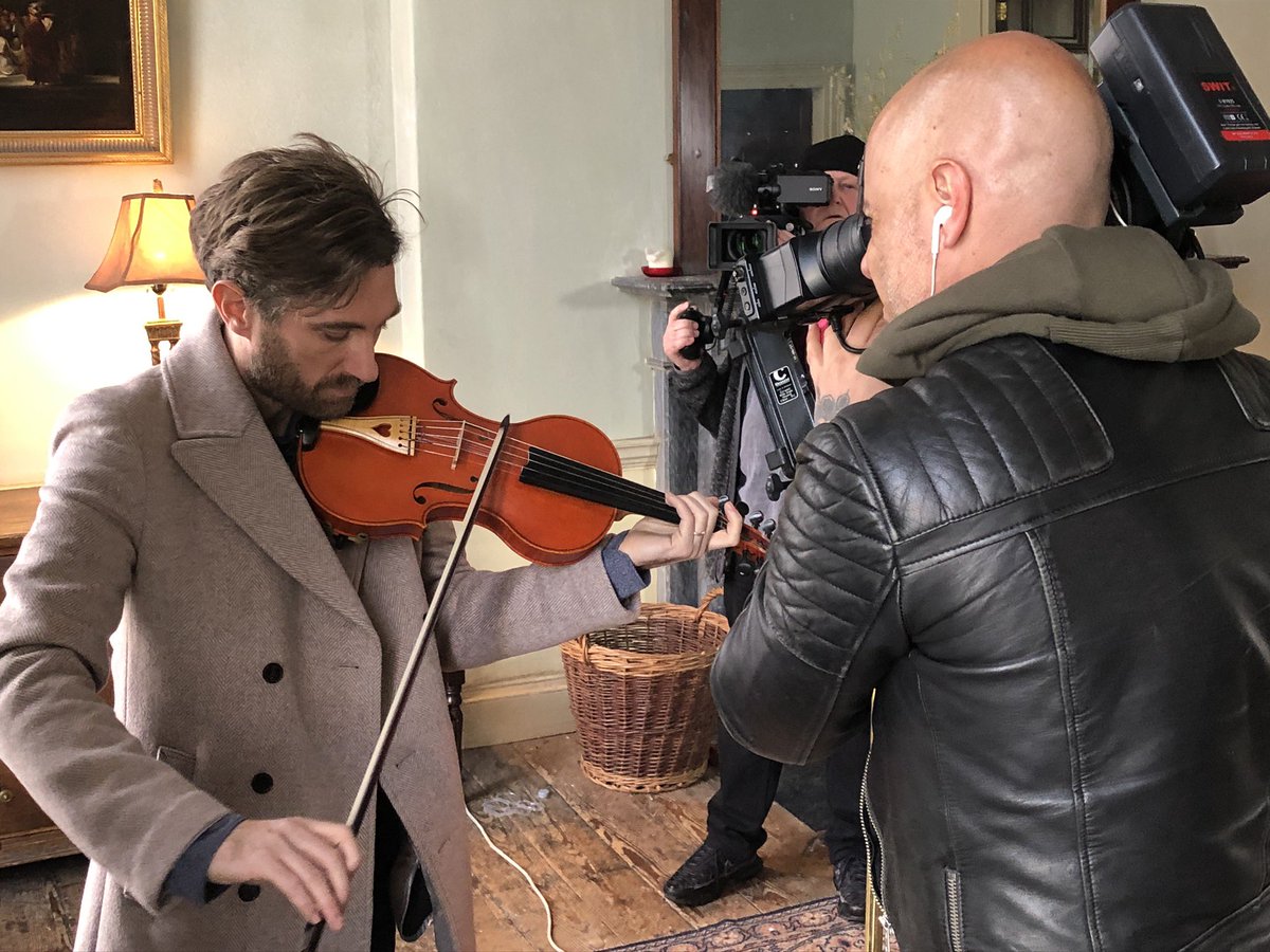 A strange story from the archives of The Works Presents. Here’s Alex @Alexsapienza filming Caoimhín Ó Raghallaigh. Some months later I interviewed David Lynch who told me he had watched this programme at his home in California @rte @RTE_Culture