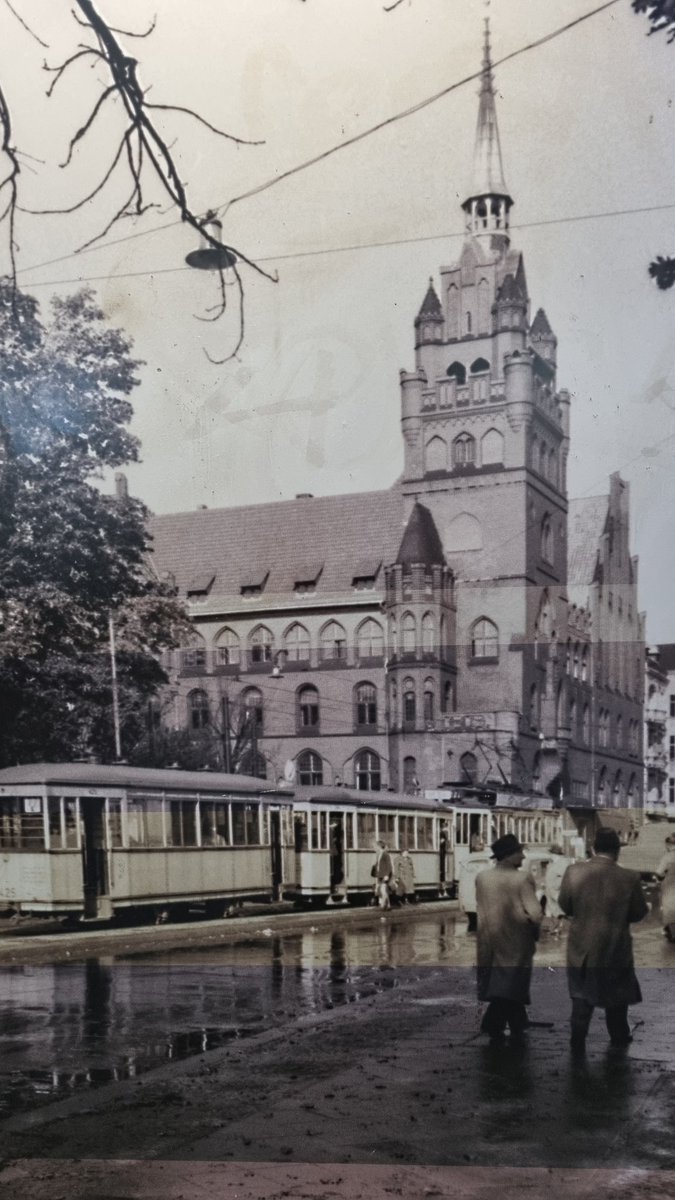 marconcert's tweet photo. Eine Straßenbahn in #Berlin-#Steglitz? Ach ja, Elektromobilität anno 1950, lange vor meiner Zeit. @SenMVKUBerlin @SchreinerManja @TspSuedwest https://t.co/RRY9B2UCqc