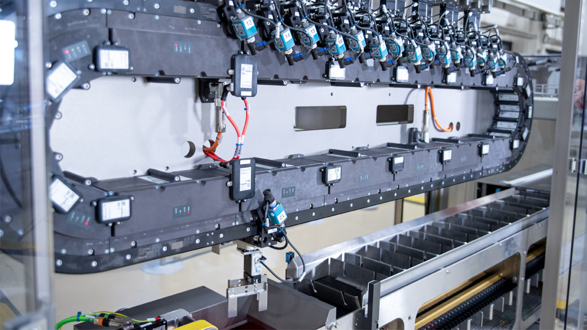 Der Tech-Konzern Schneider Electric zeigt mit dem Lexium MC12 multi carrier, wie Maschinenbauer flexible Verpackungsmaschinen wirtschaftlich realisieren können. ingenieur.de/technik/schnei…