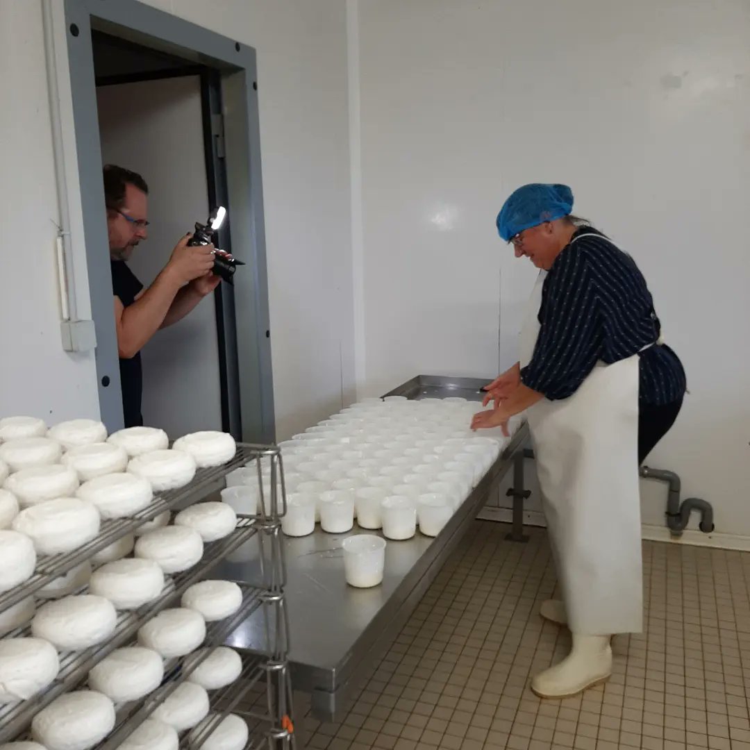 BoyerCl's tweet photo. [ Tournage Vidéo 📹 ]

Le Pradel toujours à la pointe de la diffusion pour nos éleveurs 🧑‍🌾

📽 Adopter les bons gestes en fromagerie 🧀

📽 Synthèse du projet ParCap'AuRA sur la gestion du parasitisme en caprin 🐐.

Bientôt disponible sur @InstitutElevage
Merci à @Philippe_Berte https://t.co/Y12DiTiEVF