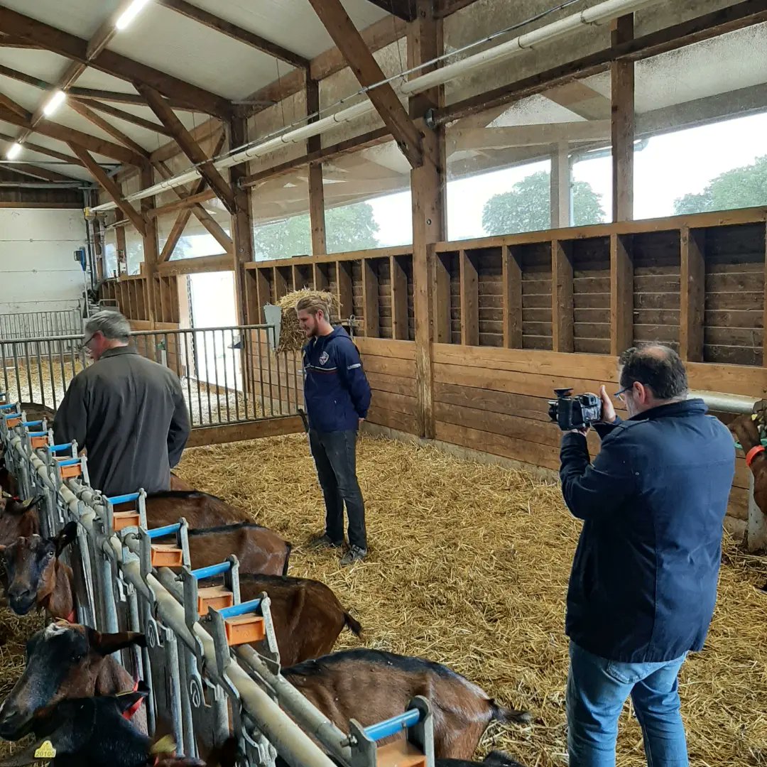 BoyerCl's tweet photo. [ Tournage Vidéo 📹 ]

Le Pradel toujours à la pointe de la diffusion pour nos éleveurs 🧑‍🌾

📽 Adopter les bons gestes en fromagerie 🧀

📽 Synthèse du projet ParCap'AuRA sur la gestion du parasitisme en caprin 🐐.

Bientôt disponible sur @InstitutElevage
Merci à @Philippe_Berte https://t.co/Y12DiTiEVF