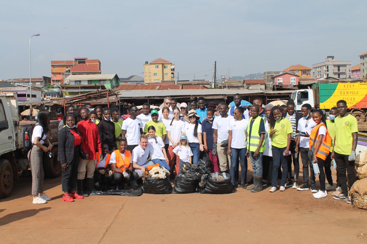 🌊🐢 Our commitment to a cleaner environment never ends! Thanks to the support from partners like @KCCAUG @monetixio @UPlastic_ @933kfm @kyambogou and the entire students fraternity from various Universities
#SustainableLiving #ProtectOurPlanet #GGABAGreenLegacy 🌿🌞