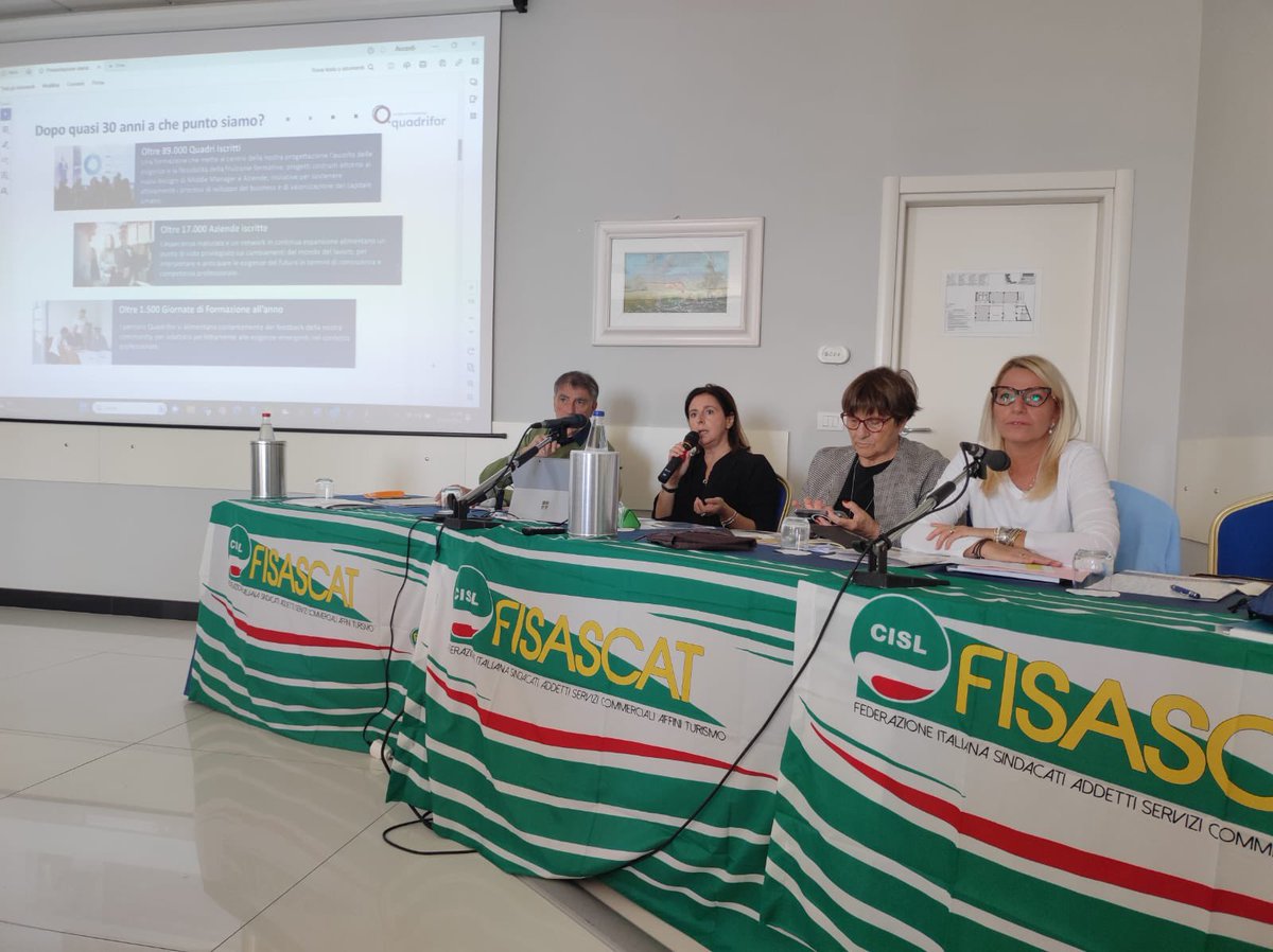 FisascatCisl75's tweet photo. #Formazione Prosegue a Salerno il ciclo dei seminari su #Bilateralità e #Welfare promossi dalla #FisascatCisl e destinati a delegati, operatori e dirigenti delle strutture territoriali e regionali.

Tra i relatori #PaolaDemizio #FondoEst, #AnnaGaeta #Quas, #AlessandroVerbaro #Cadiprof, #StefanoDonati #CassaColf, #IlariaDiCroce #Quadrifor, #AnnaSelvaggio #FonTe, #GiuseppeZabbatino #Ebinter.