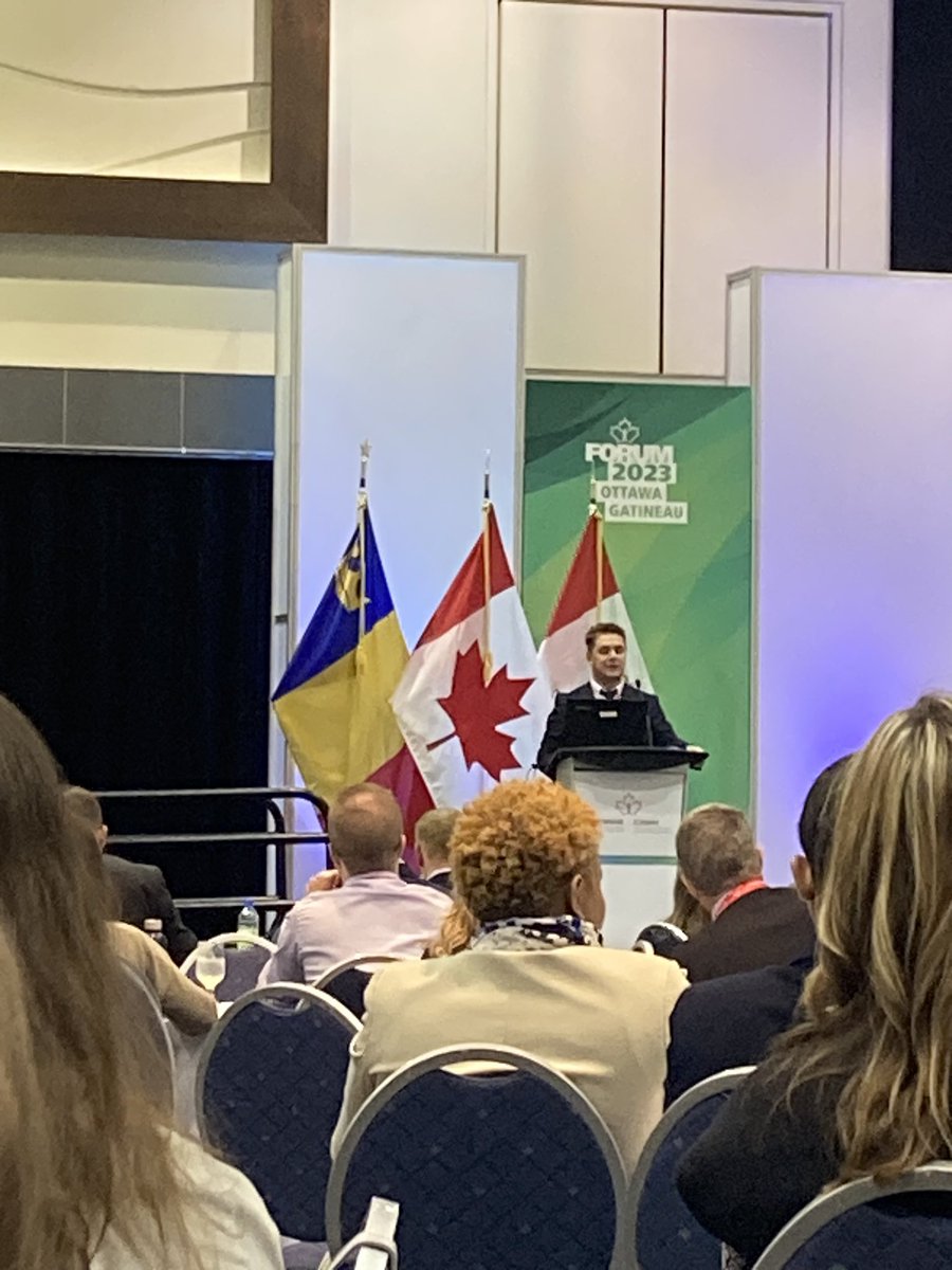 Final day of #CIMVHRForum, feeling lucky to hear from and support my <a href="/ARU_VFi/">Anglia Ruskin VFi</a> colleagues <a href="/ClaireHooks/">Claire Hooks</a> @TomKersey4 <a href="/CHerriott6/">Charlotte Herriott</a> talking about female veteran identity, narratives of chronic pain, and women vets experiences of reporting sexual offenders in the SJS. 

Roll on day 3!