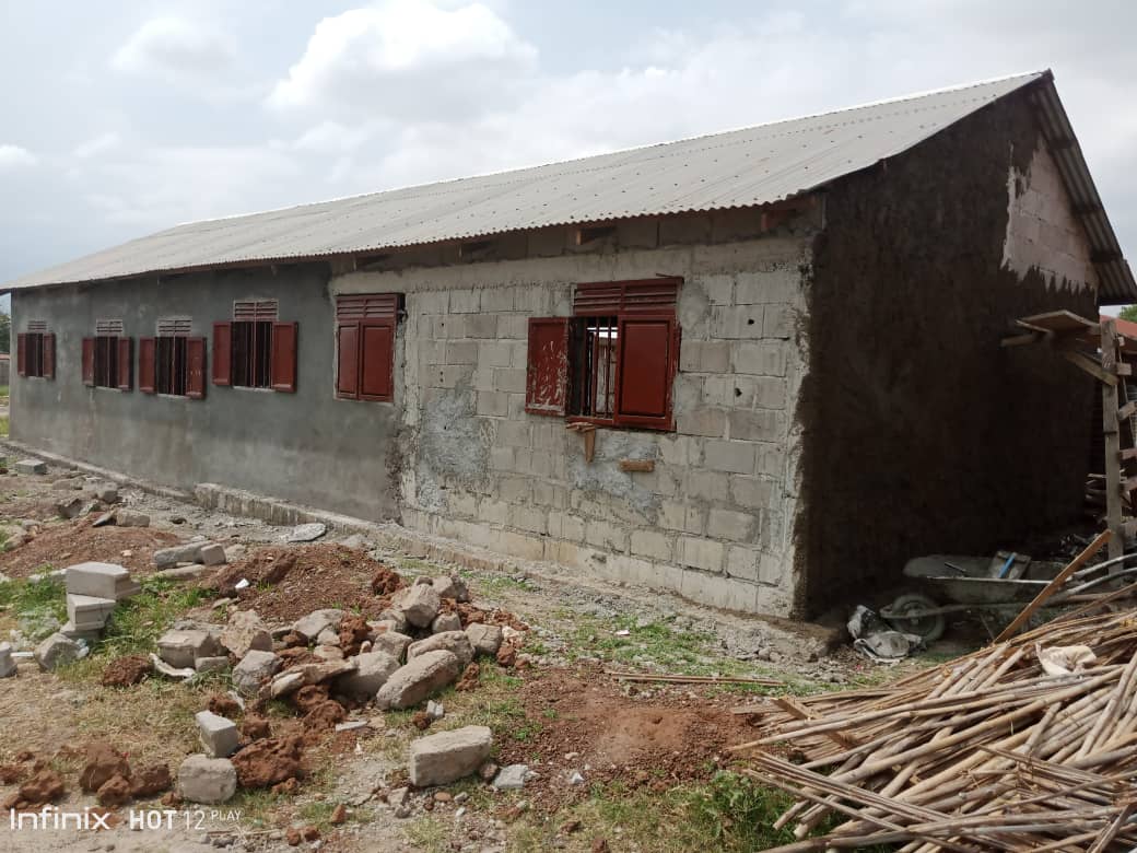 SAADO_SSD's tweet photo. Vocational Skills training does not only equip youth with technical skills but its creates an everlasting impacts in thier communities.  Our recently trained and graduated youth in Luri , help renovate and complete Luri Rokwe Primary School as part of support to thier communities https://t.co/w5wjlurUBT
