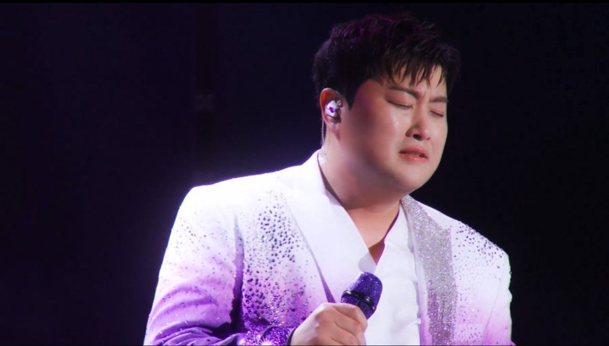 baginja8's tweet photo. @hojoongofficial #KIMHOJOONG #GREAT #concerts 
#내하나의사람은가고
GREAT 김호중   ~~감동감동
천상의 목소리   반합니다 https://t.co/9EeStcfJR5