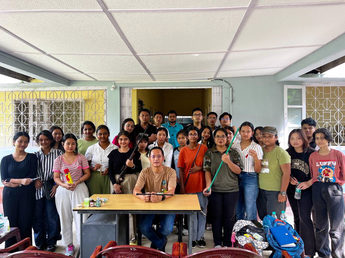 Forestry UG final year students from NERIST, Nirjuli visited Biological Park for the course of field training with @ArunForests. VO of Zoo Dr S. Tadap briefed them about activites of Zoo with practical demo of equipments used in animal handling. @MyGovArunachal @NatungMama