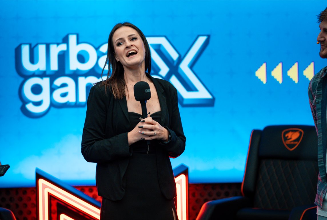 An AMAZING surprise from the <a href="/UXFibre/">UrbanX</a> team! 🤩🔥Thank you! ❤️

Check out the full clip on YouTube 👉 bit.ly/3QjJeMK

#ForGamers #UrbanX #UrbanXGames