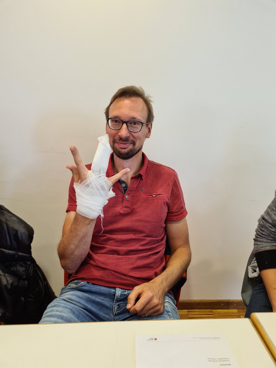 pascom_net's tweet photo. #safetyfirst
Das #TEAMpascom war gestern bei dem #ErstHelfer Auffrischungskurs. Es war ein lehrreicher, spaßiger und informativer Tag 😉.
#safety #roteskreuz #pascom #pascomone #voip #pbx #cloudtelefonanlage #telefonanlage https://t.co/afGH2mwR4F