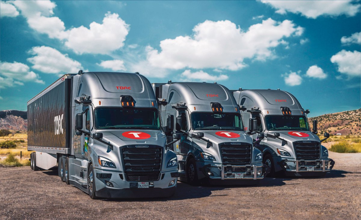 DaimlerTruck's tweet image. Behind every #autonomous test run is a team for optimal safety &amp;amp; efficiency. Our independent subsidiary @torcrobotics develops autonomous trucks for hub-to-hub long-haul trucking. A key part: the #MissionControl team, monitoring the autonomous trucks via remote access.