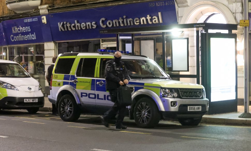CrimeLdn's tweet photo. Man Arrested After Firing Gun and Hand Grenades Found: Brent Street Incident in Hendon

https://t.co/VZ1uwB0m6S https://t.co/FXVW8IPQga
