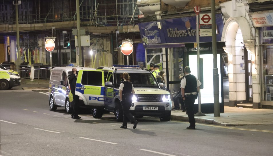 CrimeLdn's tweet photo. Man Arrested After Firing Gun and Hand Grenades Found: Brent Street Incident in Hendon

https://t.co/VZ1uwB0m6S https://t.co/FXVW8IPQga