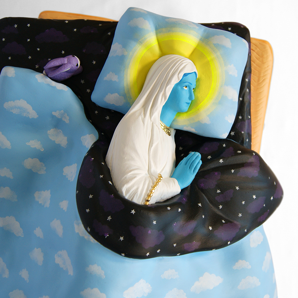 La vierge au petit pois, 43 cm de hauteur x 59 cm de longueur. Une pièce qui parle de l'hypersensibilité à travers la revisite du conte de La princesse au petit pois. Cette pièce est déjà vendue ! Mais elle est visible à la <a href="/AlbaneGalerie/">GALERIE ALBANE</a>  jusqu'au 28 octobre.