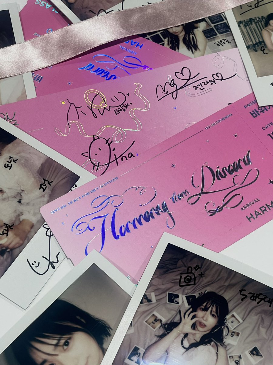 QWER 1st Single Album 'Harmony from Discord' D-DAY✨ 앨범 속에서