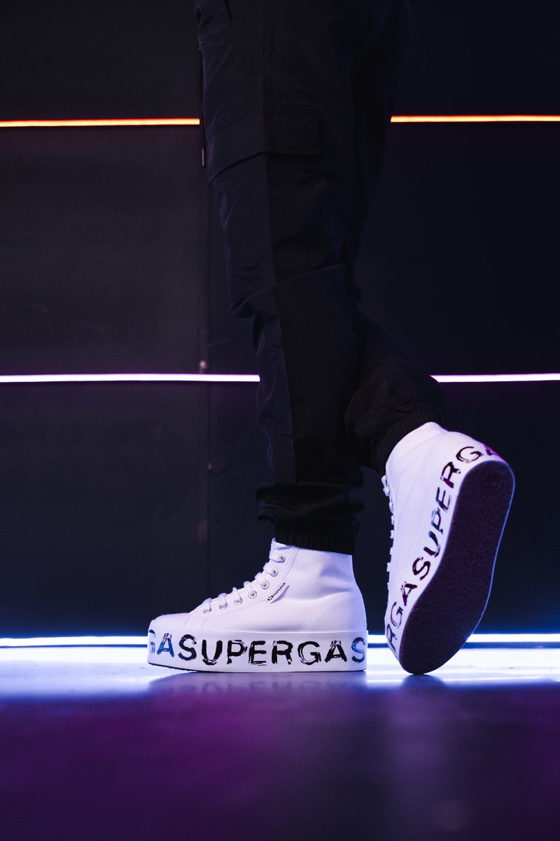 Make a statement in the 2708 Paint Lettering. 

#Superga
#SupergaLovers
#SupergaSummer