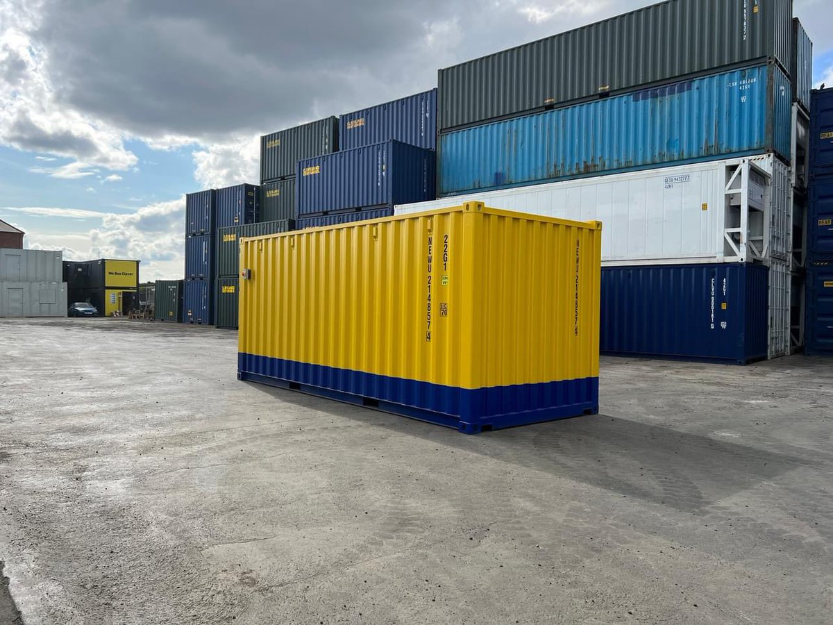 3 x 20ft units for Rainton Construction ✅

A unique modification carried out by the team, adding electrics, lighting and a respray to three 20ft One Trip Containers. 

Definitely an eye catching result! 🤩

💻 To read more on this project: clevelandcontainers.co.uk/case-studies/r…

#WeBoxClever