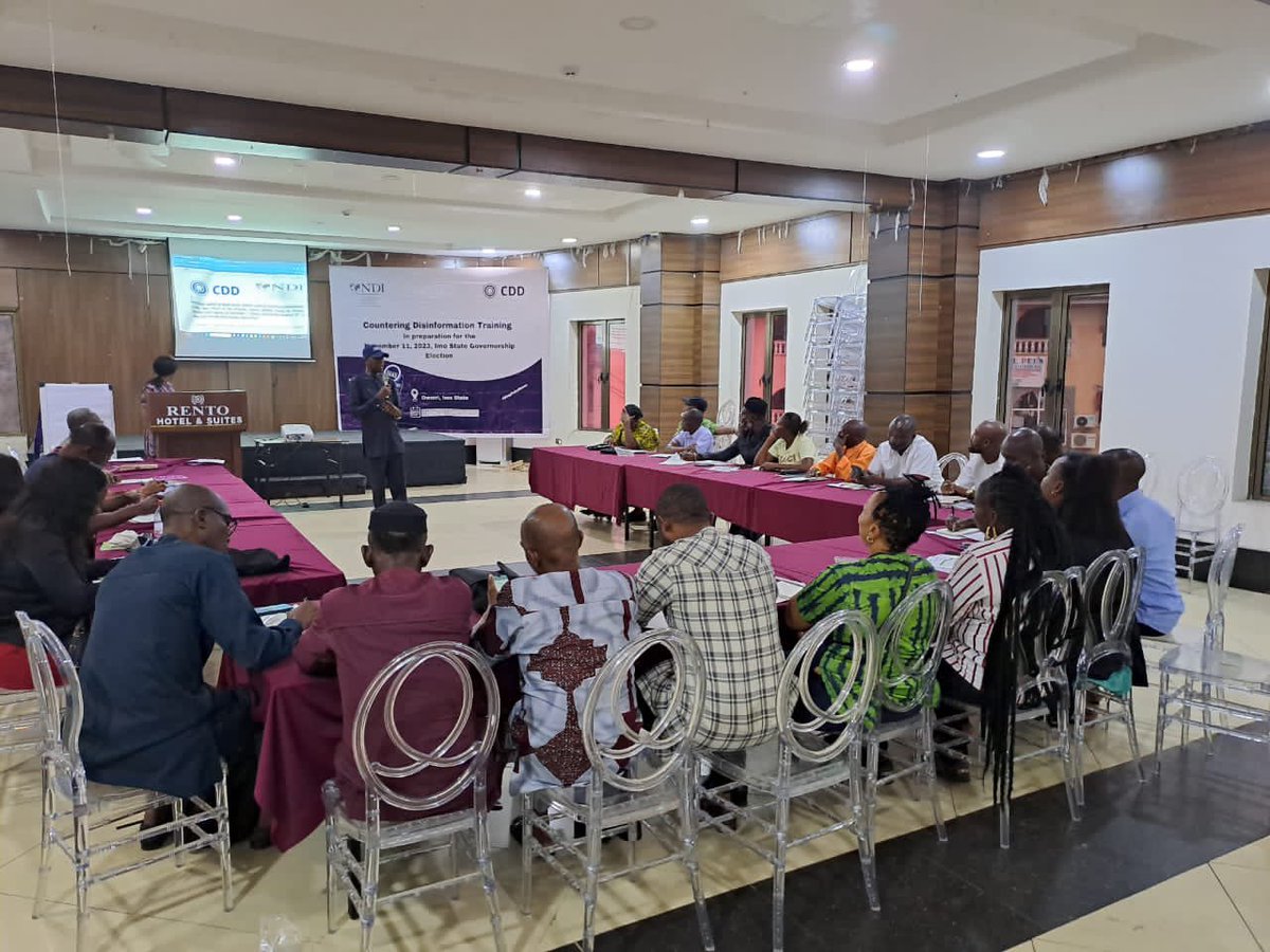 CDD West Africa is currently training soldiers of mouth in Owerri, Imo state.

#soldiersofmouth #Imo #offcycleElections #democracy #peace #civil #history #citizens #stronginstitutions #constitution #freepress #economic #social #political