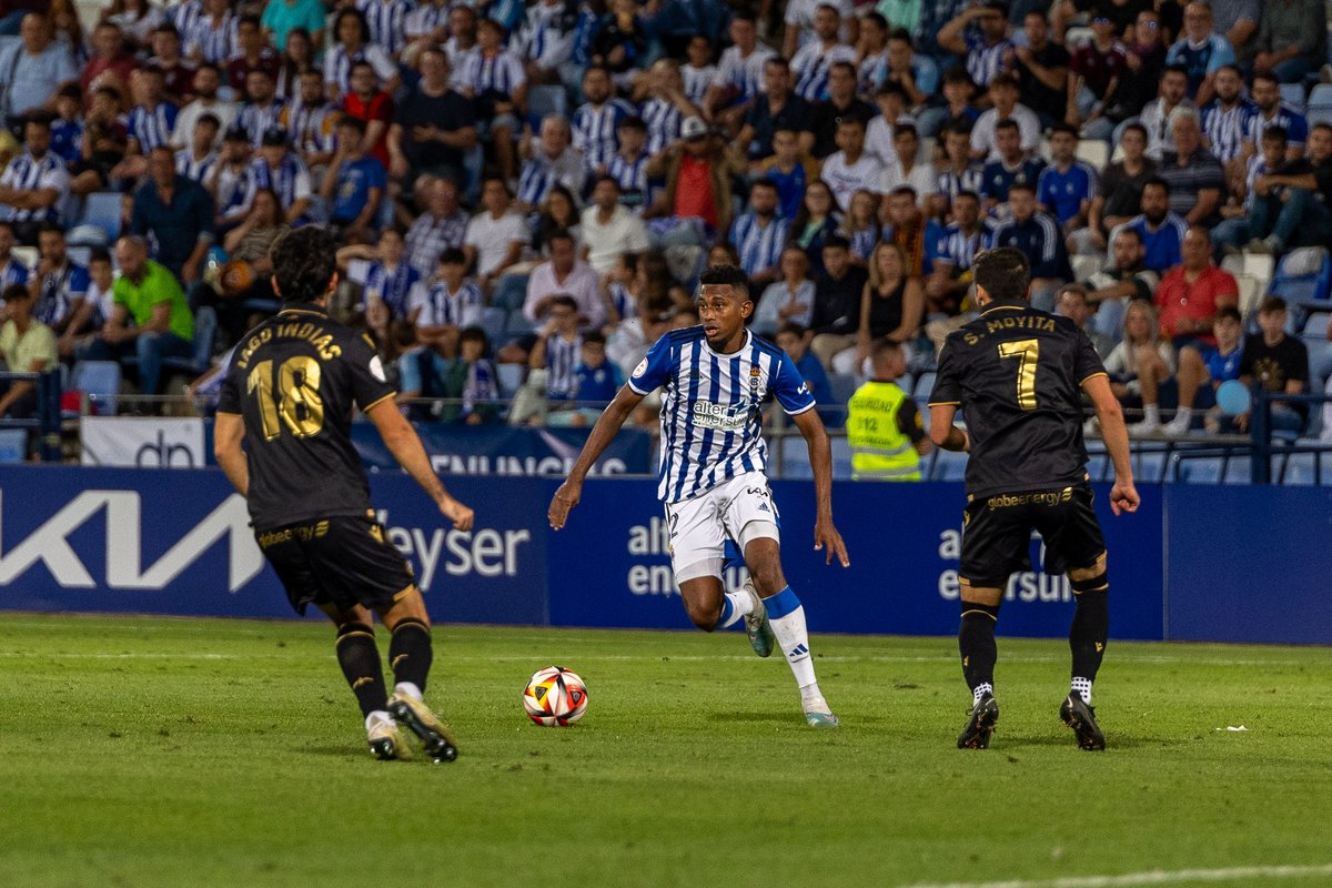 recreoficial's tweet photo. ℹ️ COMUNICADO OFICIAL

El juez disciplinario único para competiciones de la RFEF ha resuelto, tras las alegaciones formuladas por el #Recreativo, dejar sin efectos la segunda amonestación con tarjeta amarilla de Josiel Núñez y en consecuencia su expulsión. Por lo que podrá estar disponible para el encuentro del próximo domingo.