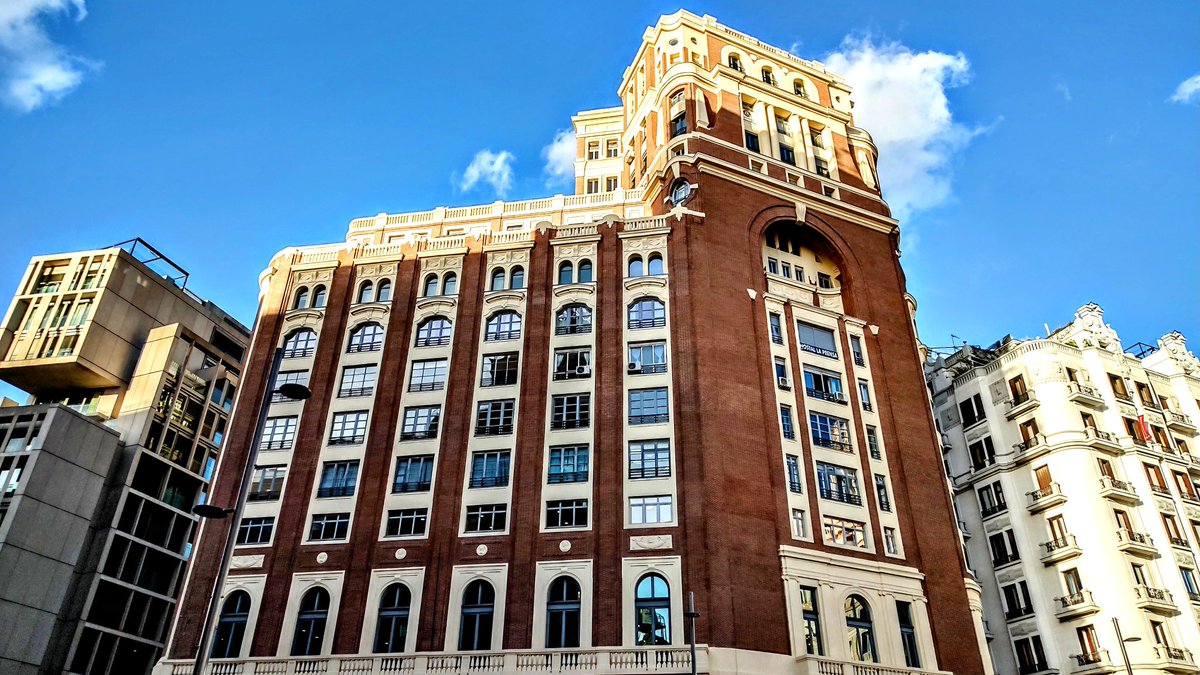 El Palacio de la Prensa, proyectado en 1924 por el arquitecto Pedro Muguruza, es uno de los edificios más significativos construidos en la primera mitad del siglo XX en Madrid👇🏼👇🏼

#BienInterésPatrimonial #Madrid #PalacioDeLaPrensa #octubre2023