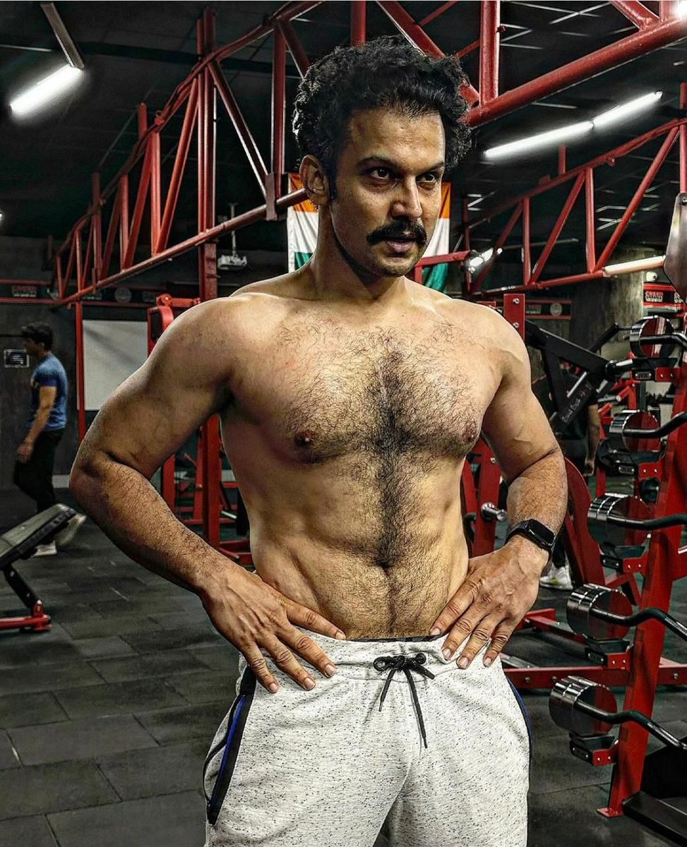 UrbanAsian's tweet image. Actor @adinathkothare started his week with a strong gym session! 💪 
.
.
.
.
.

#adhinathkothare  #WorkoutMode #mondaymotivation #gymvibes
#FitnessGoals