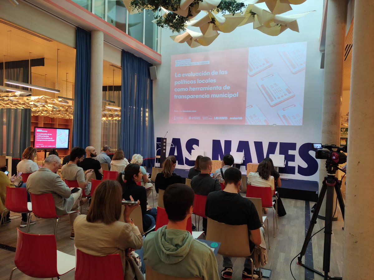 vlcinnovation's tweet photo. LAB | 📊🔎Hablamos de experiencias de #evaluación impulsadas desde el ámbito local. 
@generalitat 

Con Ferran Martos, técnico del @AjSantBoi, Ricard Valls, técnico de @ajsantfeliu y @EmparSoriano, técnica de @LasNavesINN #Avalualab (1 de 4) https://t.co/EzPlMszzWd