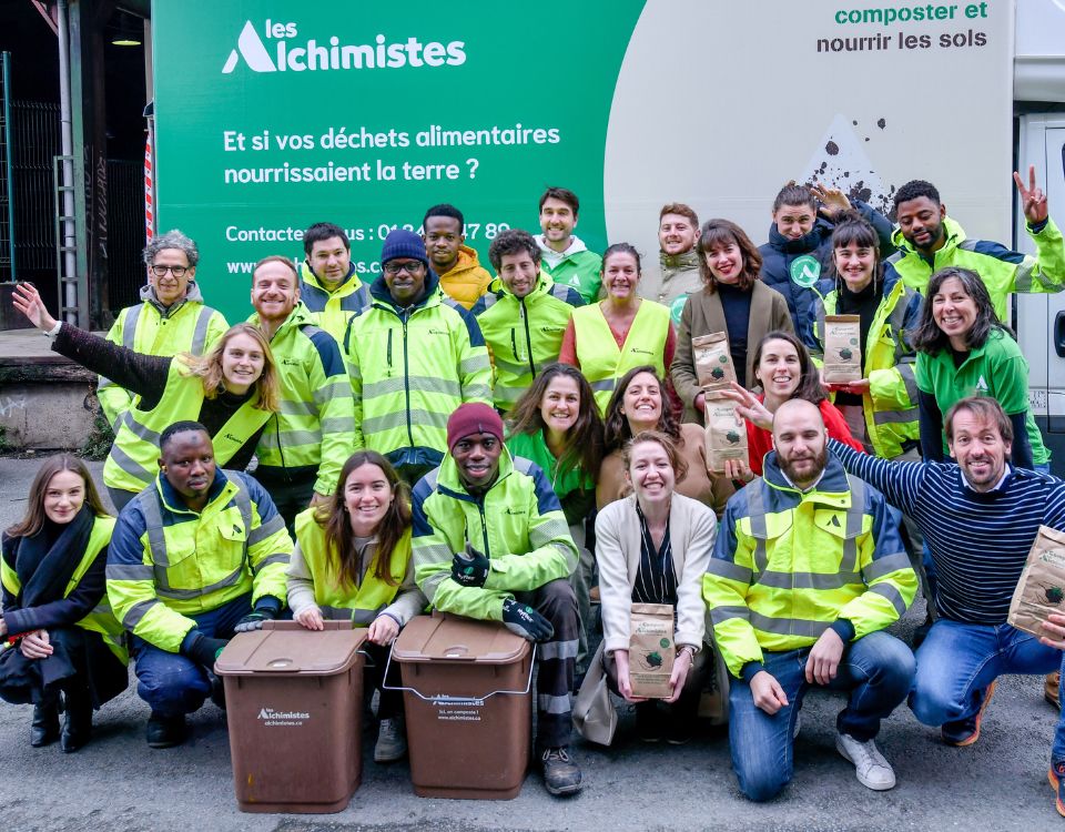 [Observatoire] Les Alchimistes, une entreprise solidaire qui sort les déchets d’une logique linéaire pour les rendre à la terre👉 le-grand-rebond.fr/observatoire/l…
 #ESUS #ESS #biodéchets #EGALIM #AGEC #AGEC #compostages #végétalisation #TriDesDéchets <a href="/AlchimistesCo/">Les Alchimistes</a> <a href="/HalageAssociat1/">Halage // Association</a> @ECIDF