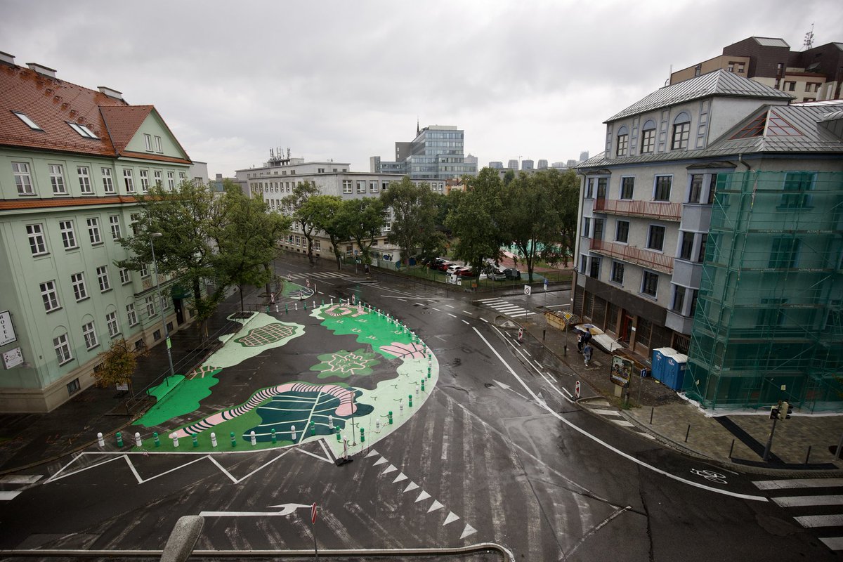 🇸🇰 Bratislava! První změna je rychlá, jednoduchá a levná. #tacticalUrbanism #schoolstreet