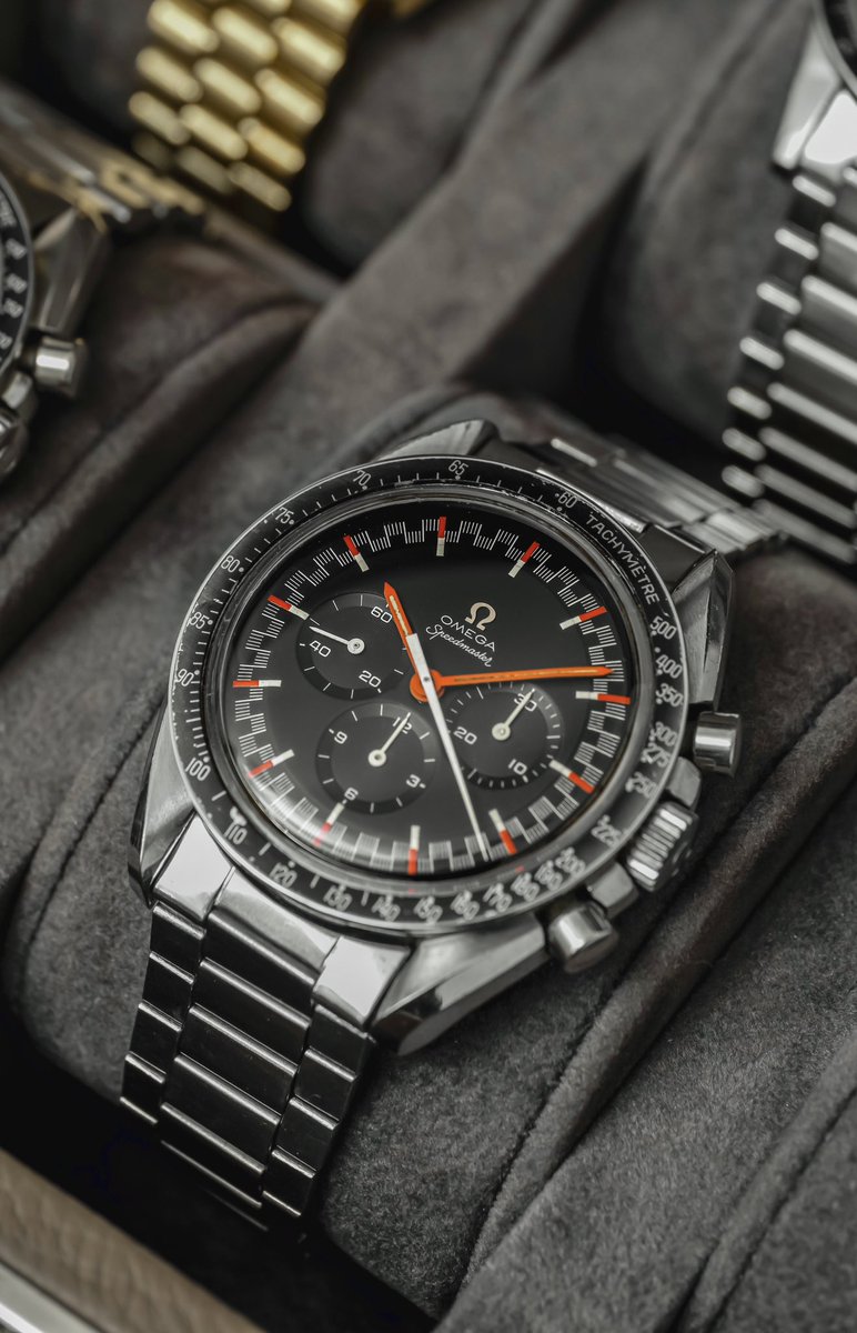 hairspringwatch's tweet photo. Finds. Something of a final boss for Speedmaster lovers. A ‘Red Racing’ dial 145.012-67, non-professional, one of fewer than ten examples known. You’ll be familiar with the grey and orange racing dials in 145.022 and 145.012, meet their far rarer and slightly more evil-looking sibling, usually an auction darling but not today. https://t.co/kBvs05hRTK