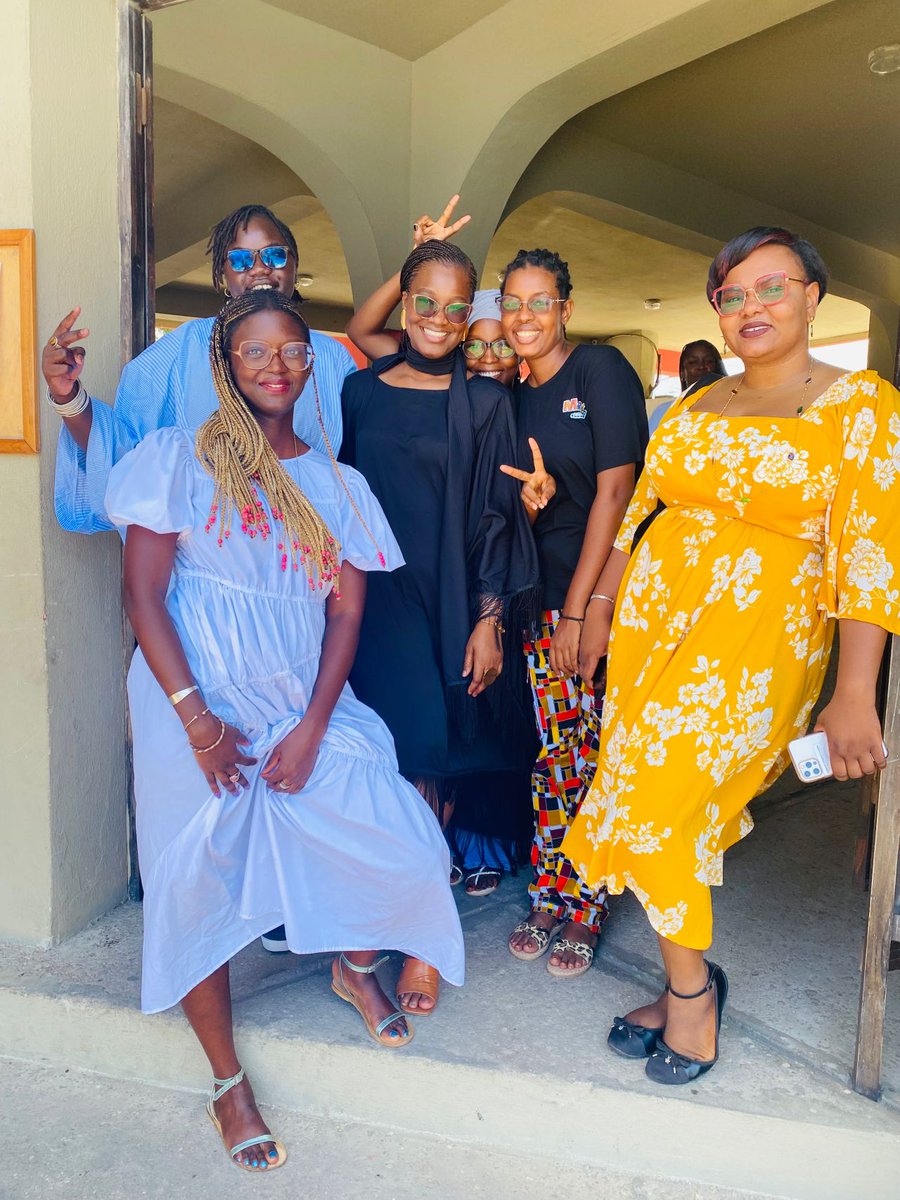 .@Fatouwarkha, lauréate #OWLA2023, a participé aux côtés d'une cinquantaine de militantes féministes, à la deuxième édition de l'𝐀𝐠𝐨𝐫𝐚 𝐅𝐞́𝐦𝐢𝐧𝐢𝐬𝐭𝐞, qui s'est déroulée à Cotonou.

Cette initiative, impulsée par @Equipop_Ong et ses partenaires féministes, offre un