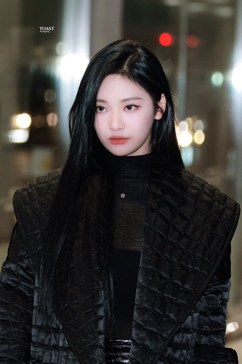 Toast1023's tweet photo. 231017 GMP @Versace
#aespa #에스파 #NINGNING #닝닝 https://t.co/LZ9U0bh4FV