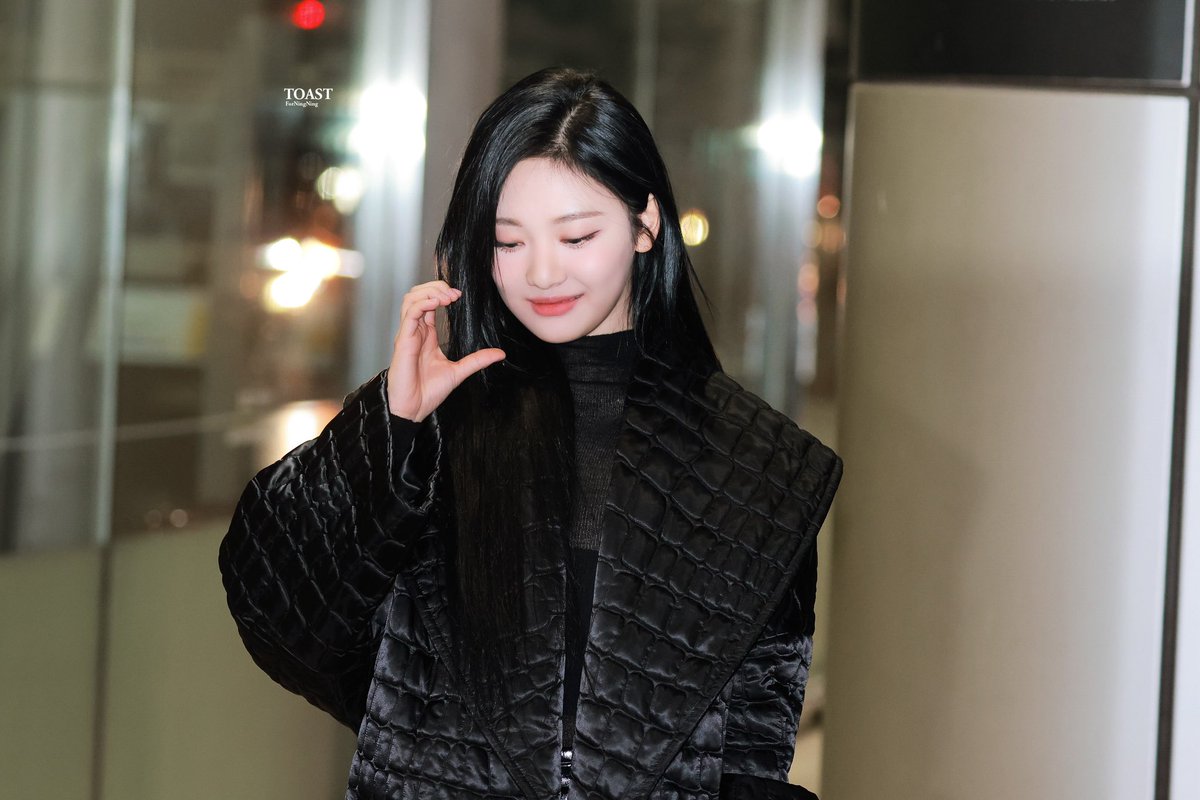 Toast1023's tweet photo. 231017 GMP @Versace
#aespa #에스파 #NINGNING #닝닝 https://t.co/LZ9U0bh4FV