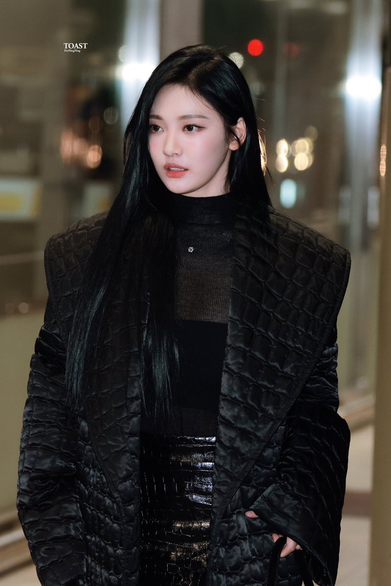 Toast1023's tweet photo. 231017 GMP @Versace
#aespa #에스파 #NINGNING #닝닝 https://t.co/LZ9U0bh4FV