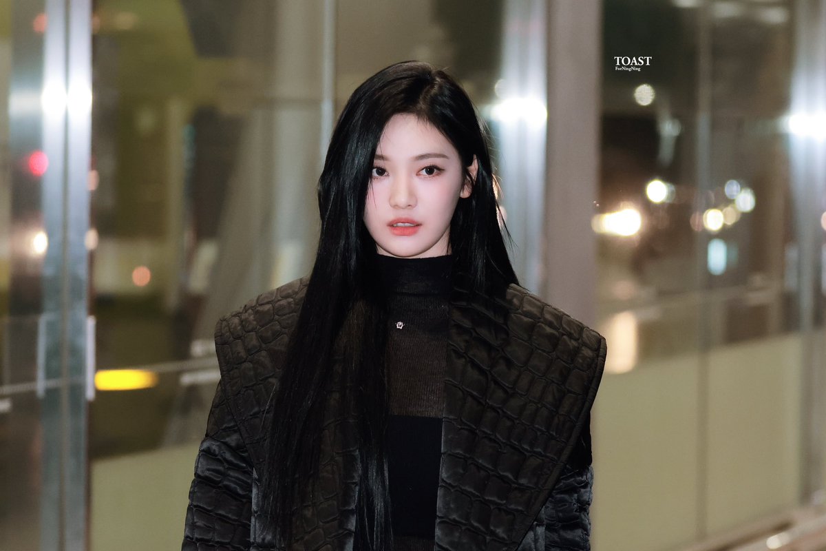 Toast1023's tweet photo. 231017 GMP @Versace
#aespa #에스파 #NINGNING #닝닝 https://t.co/LZ9U0bh4FV